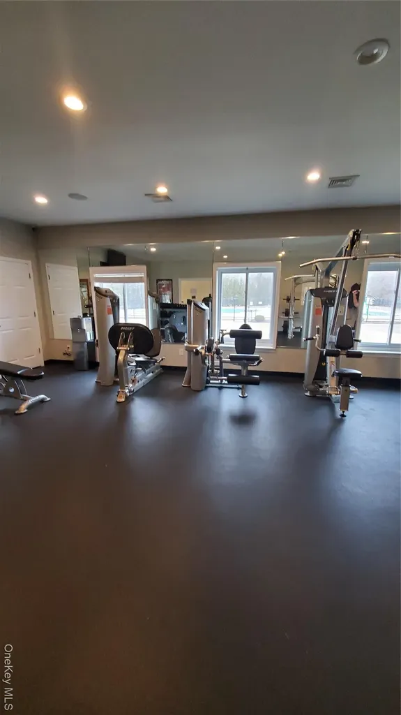 11 Idaho Coram NY 11727