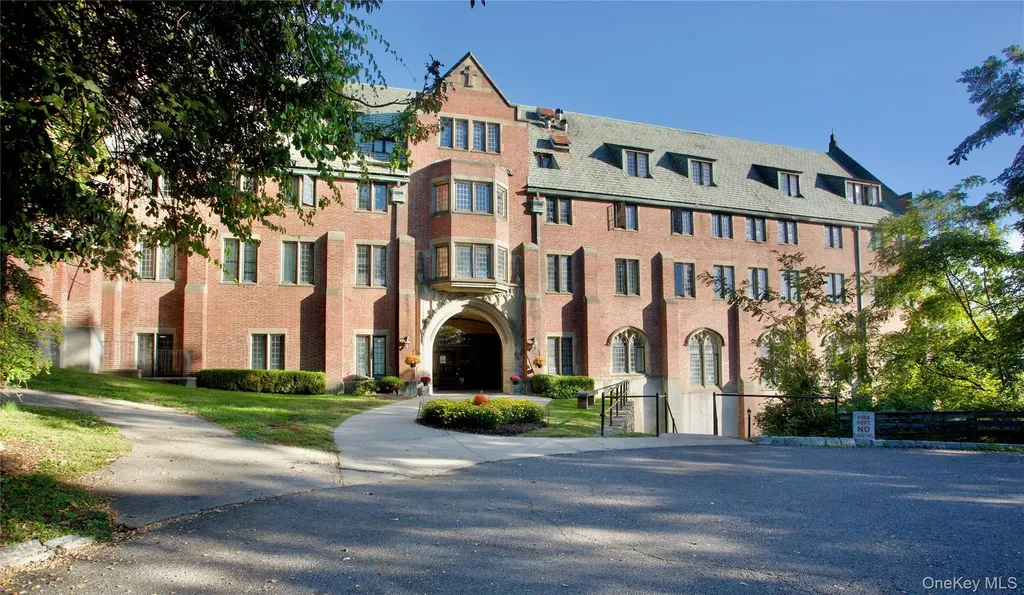 403 Chateau Rive Peekskill NY 10566