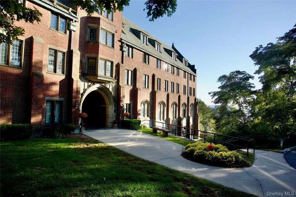403 Chateau Rive Peekskill NY 10566