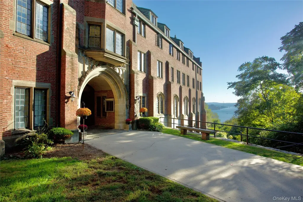 403 Chateau Rive Peekskill NY 10566