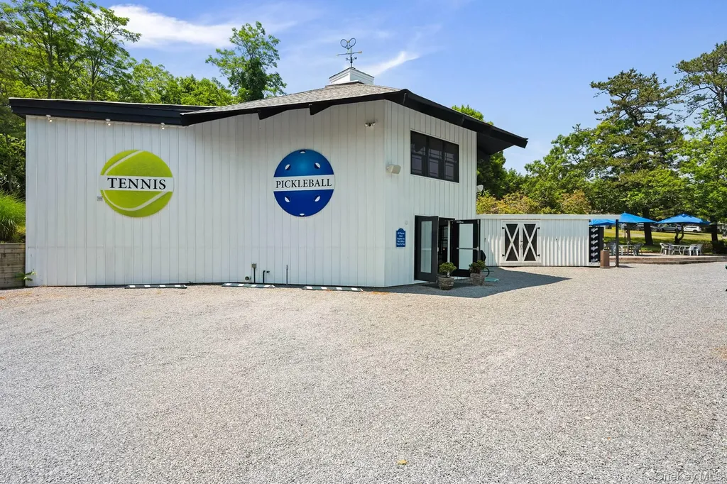 142 Montauk Highway Westhampton NY 11977