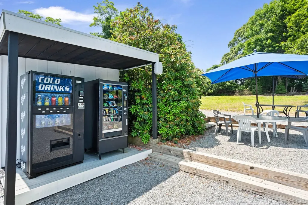 142 Montauk Highway Westhampton NY 11977