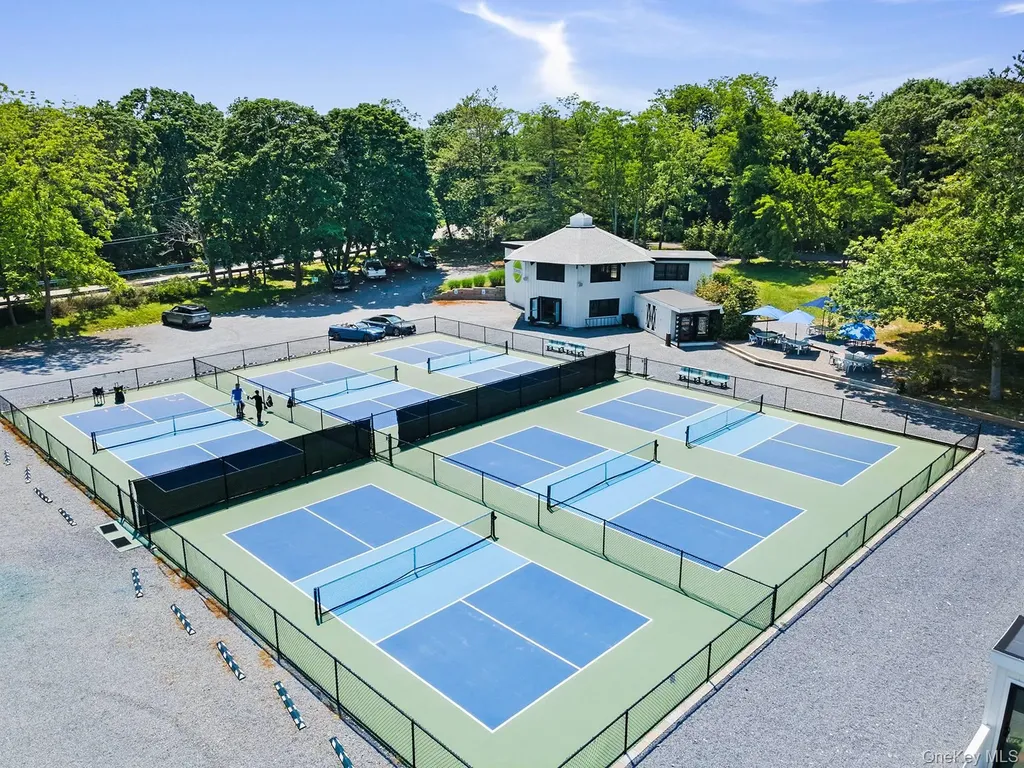 142 Montauk Highway Westhampton NY 11977