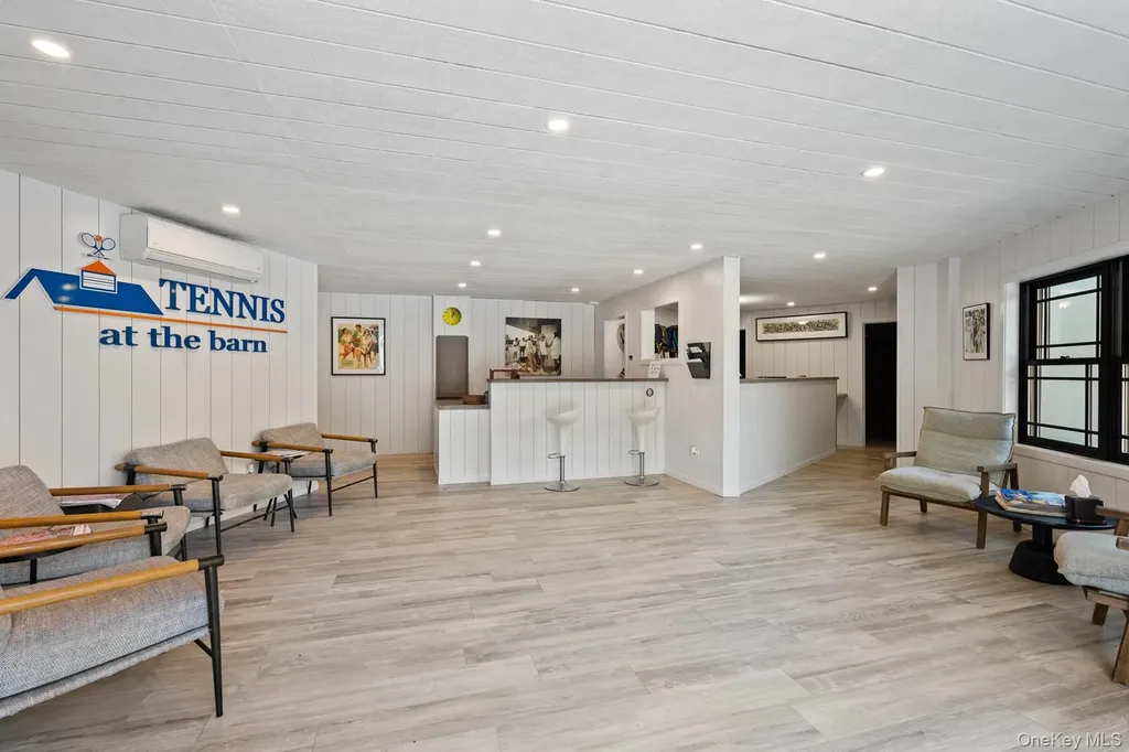 142 Montauk Highway Westhampton NY 11977