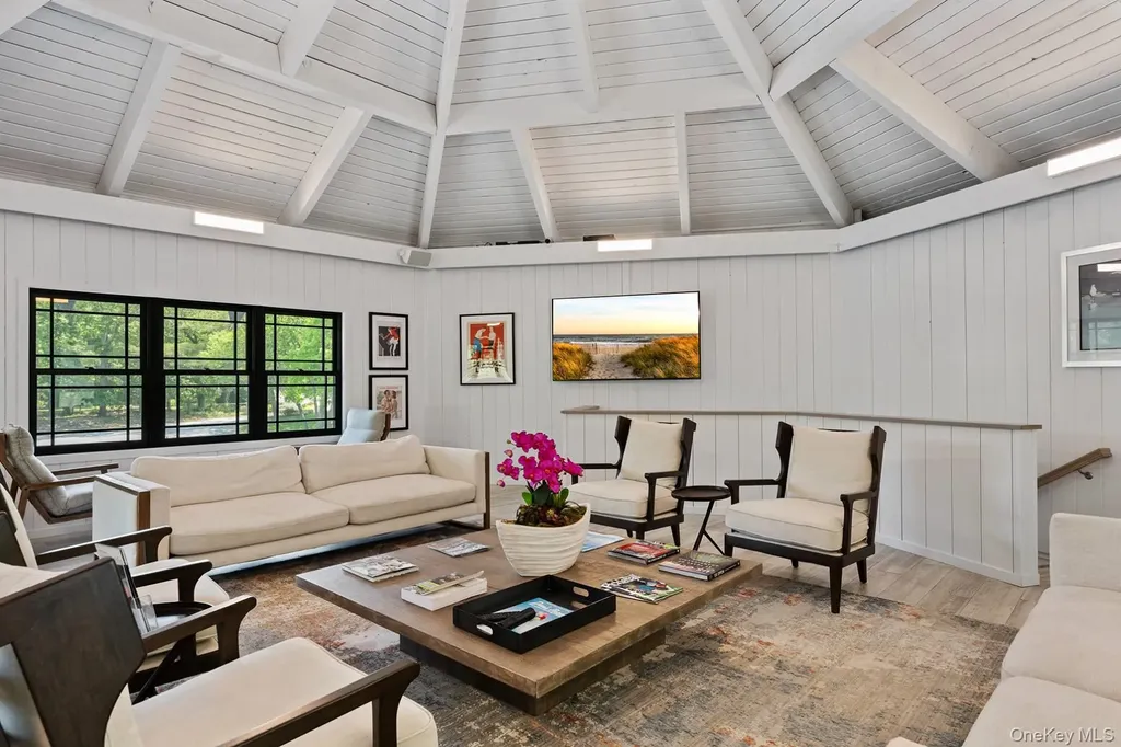 142 Montauk Highway Westhampton NY 11977