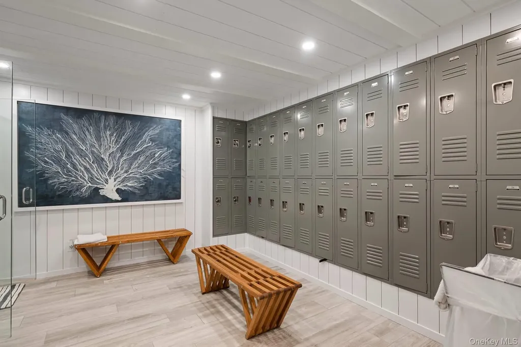142 Montauk Highway Westhampton NY 11977