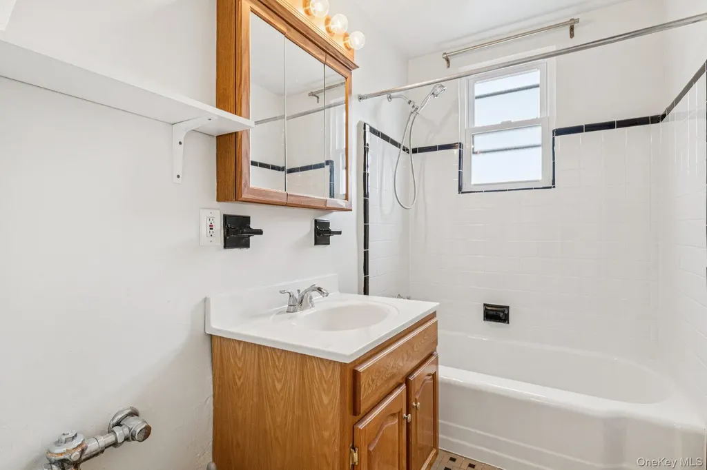 120 Horton Highway Mineola NY 11501