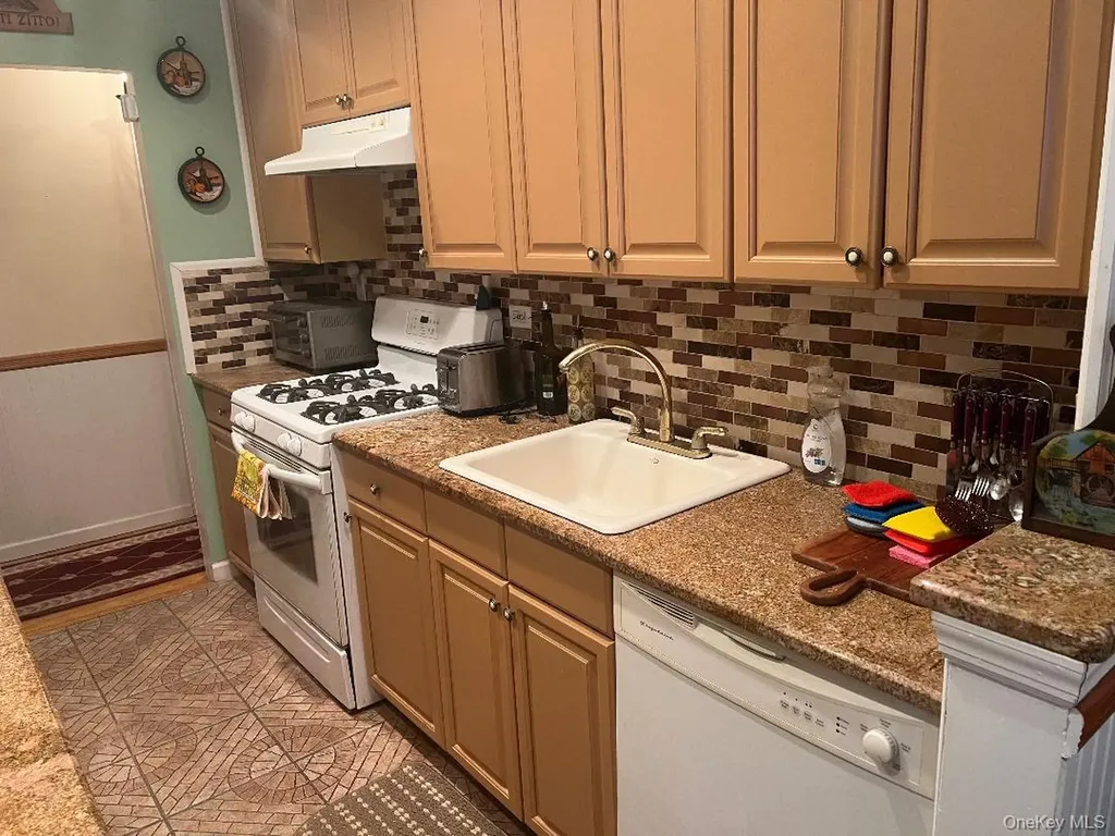 151-20 88 Street Howard Beach NY 11414