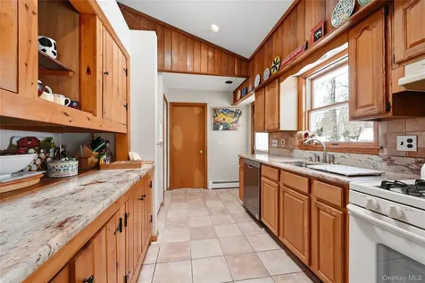 318-B Mill Road Manorville NY 11949