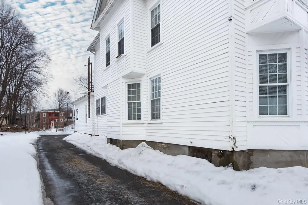 63 Thompson Street Poughkeepsie NY 12601