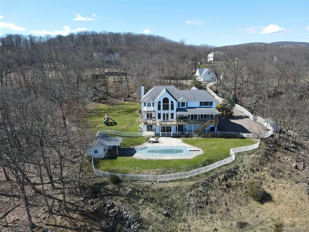 10 Soluri Lane Tomkins Cove NY 10986