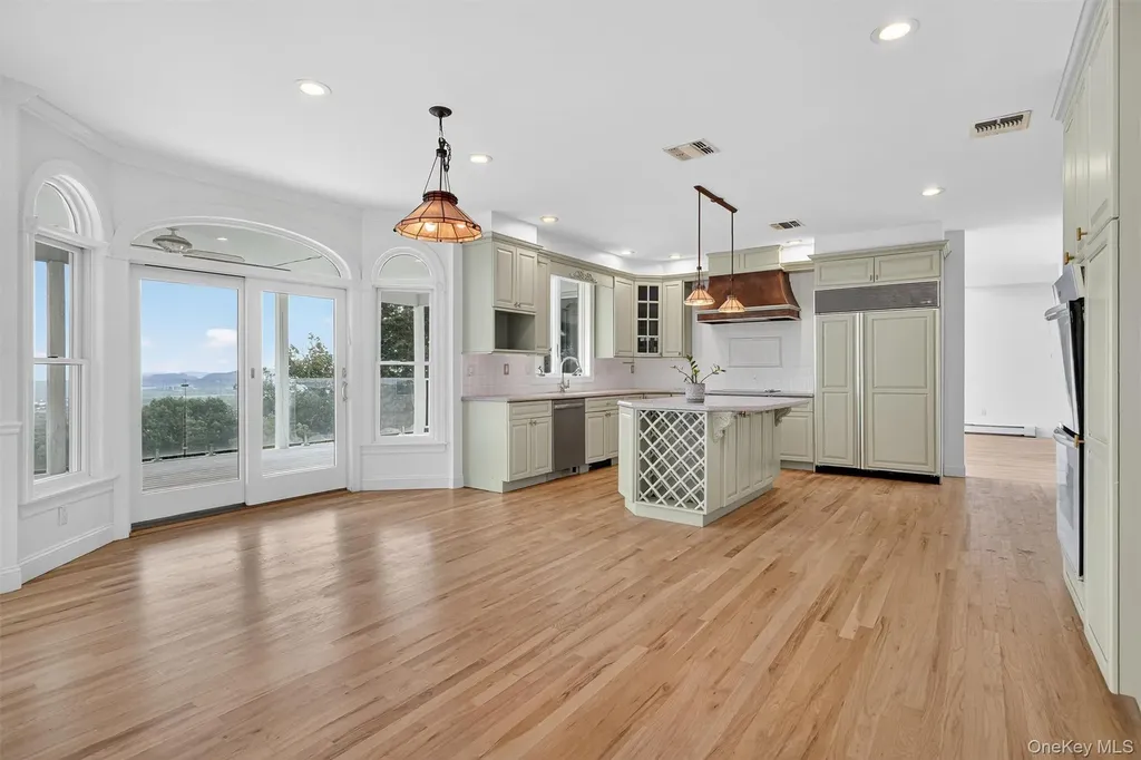 10 Soluri Lane Tomkins Cove NY 10986