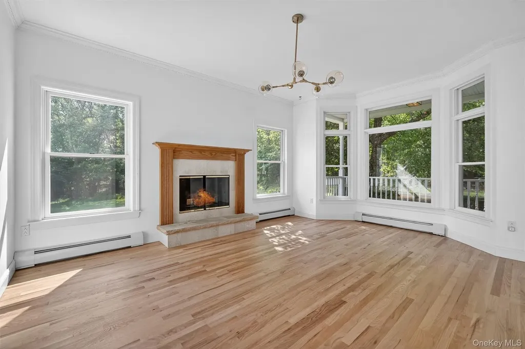 10 Soluri Lane Tomkins Cove NY 10986