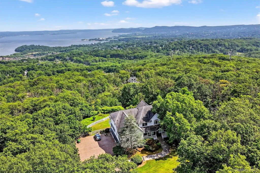 10 Soluri Lane Tomkins Cove NY 10986