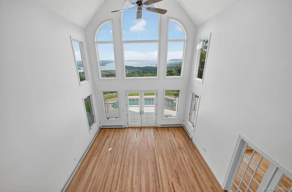 10 Soluri Lane Tomkins Cove NY 10986