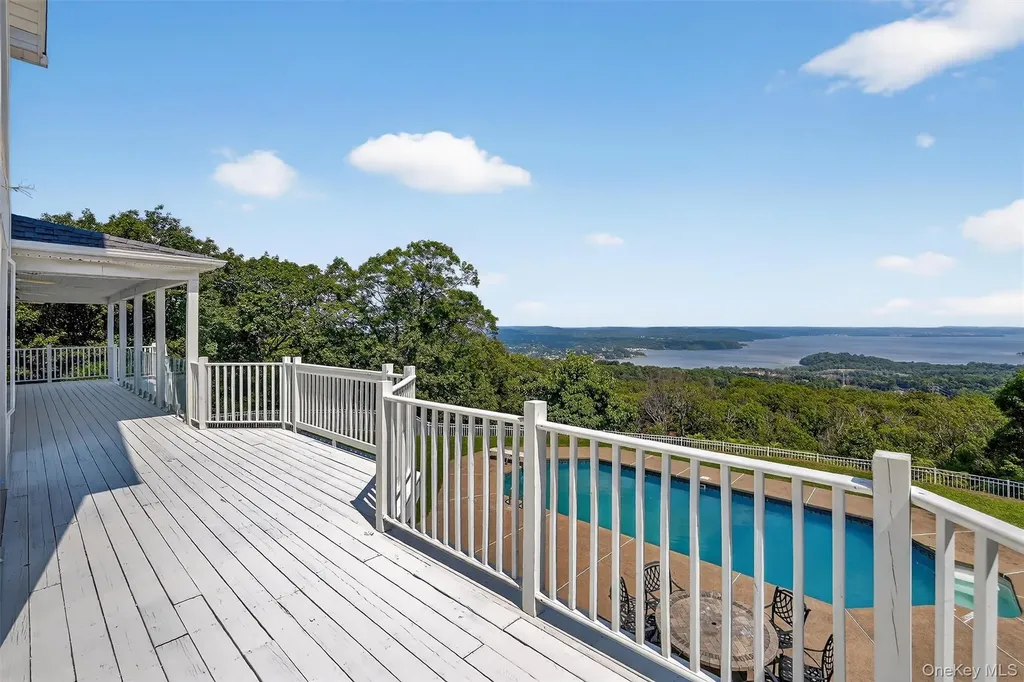 10 Soluri Lane Tomkins Cove NY 10986