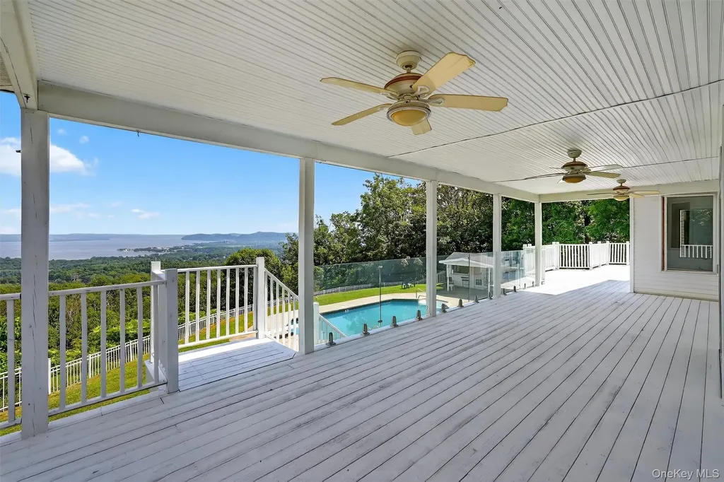 10 Soluri Lane Tomkins Cove NY 10986