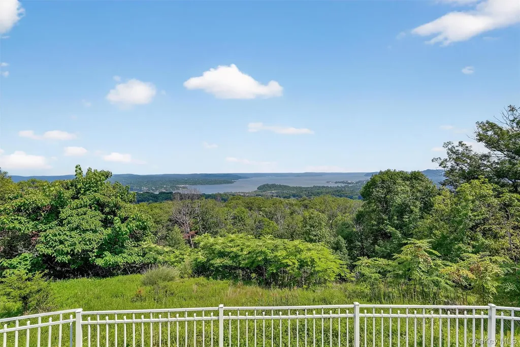 10 Soluri Lane Tomkins Cove NY 10986