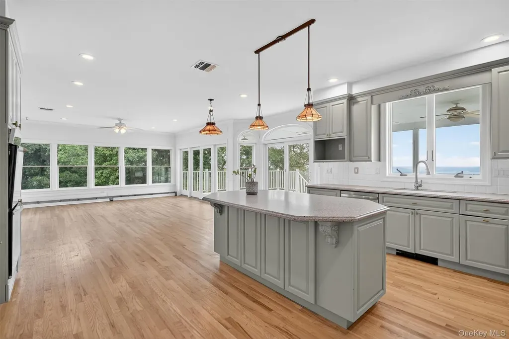 10 Soluri Lane Tomkins Cove NY 10986
