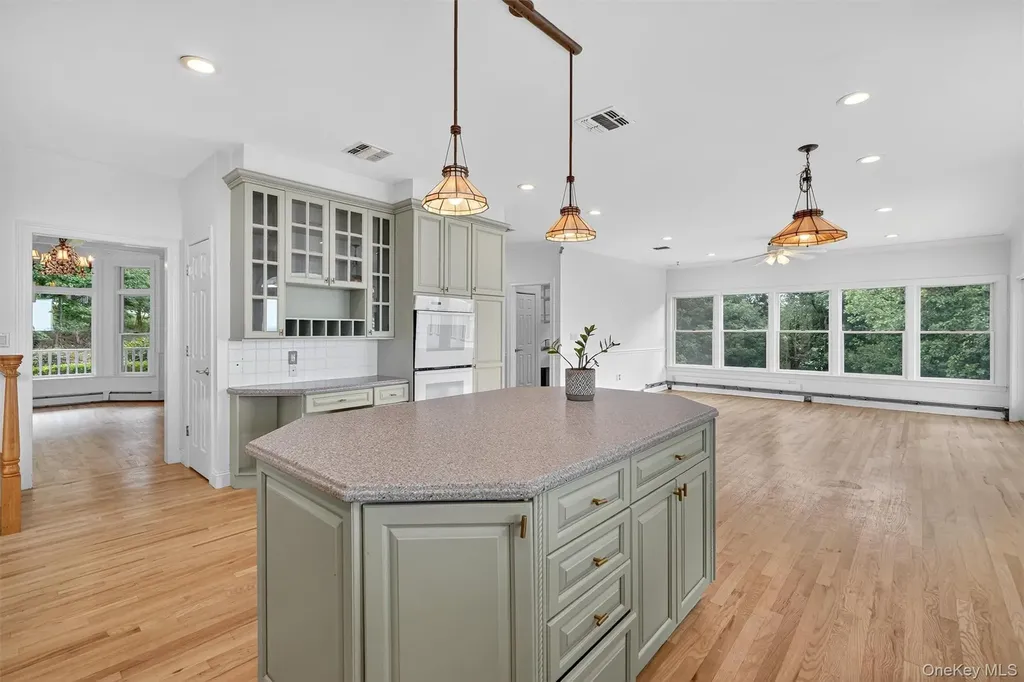 10 Soluri Lane Tomkins Cove NY 10986