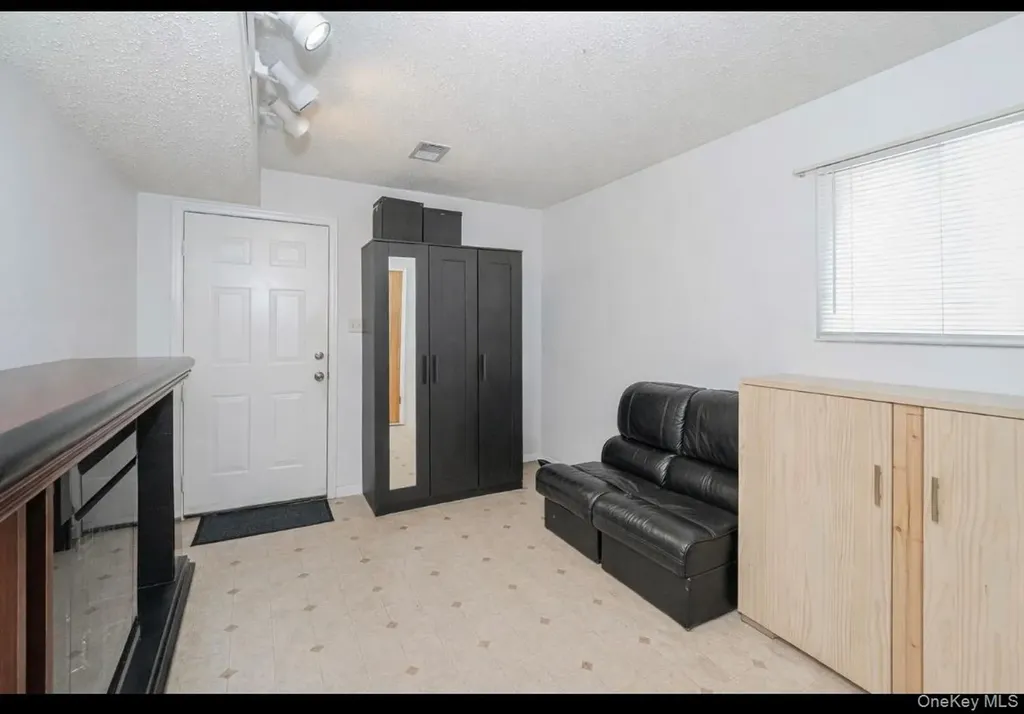 212 Ilyssa Way Staten Island NY 10312