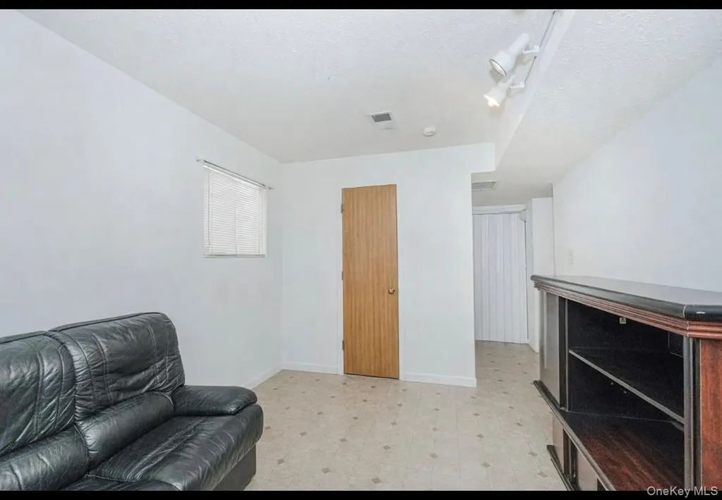 212 Ilyssa Way Staten Island NY 10312