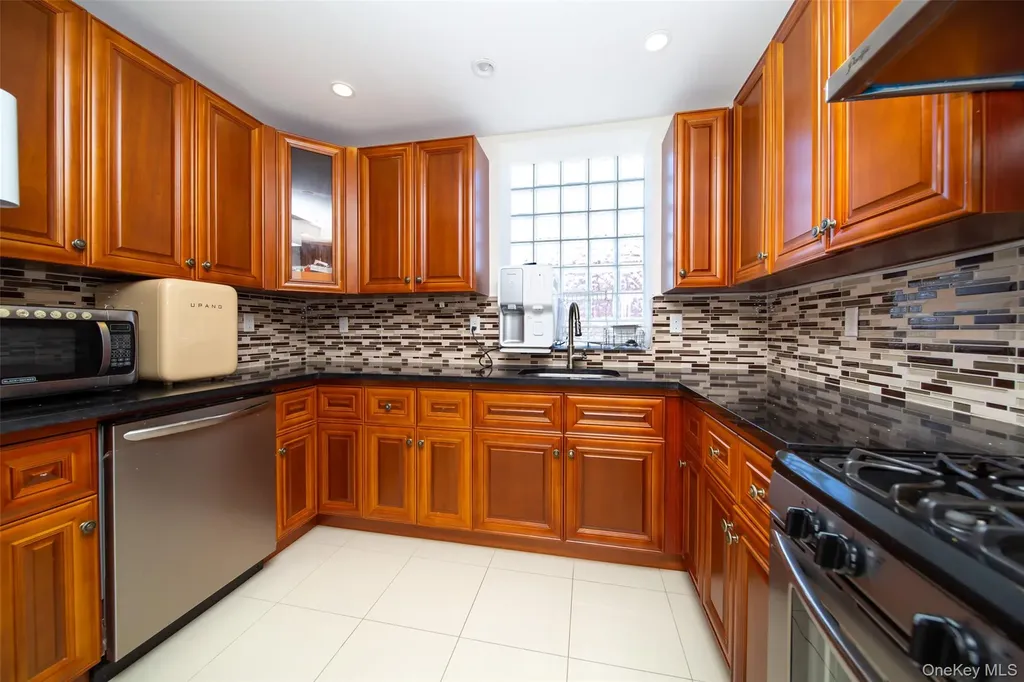 144-69 Barclay Avenue Flushing NY 11355