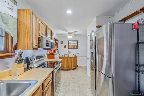 9 Barnes Road Manorville NY 11949