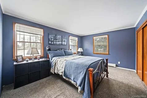 9 Barnes Road Manorville NY 11949