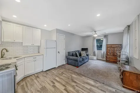 9 Barnes Road Manorville NY 11949