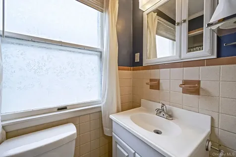 9 Barnes Road Manorville NY 11949