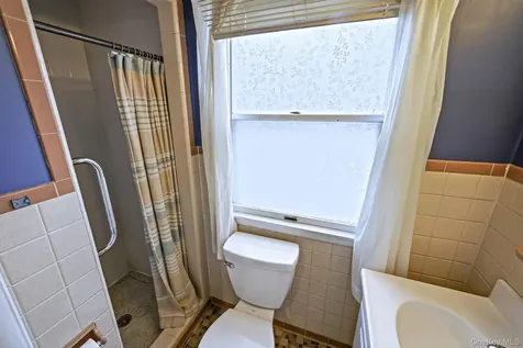 9 Barnes Road Manorville NY 11949
