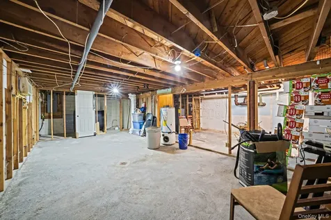 9 Barnes Road Manorville NY 11949