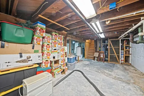 9 Barnes Road Manorville NY 11949