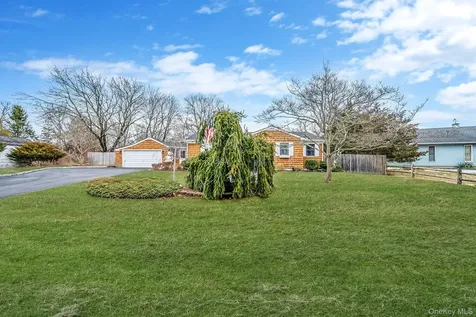9 Barnes Road Manorville NY 11949