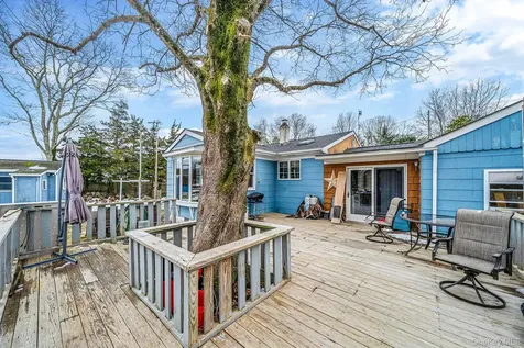 9 Barnes Road Manorville NY 11949