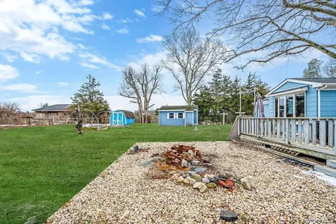 9 Barnes Road Manorville NY 11949