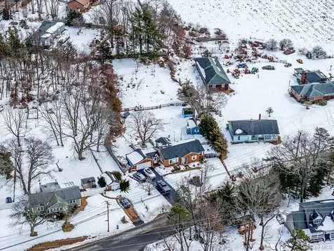 9 Barnes Road Manorville NY 11949