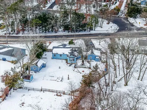 9 Barnes Road Manorville NY 11949
