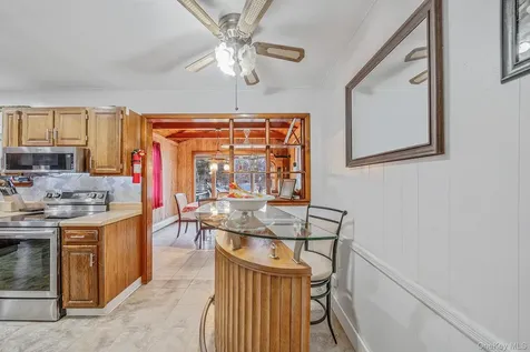 9 Barnes Road Manorville NY 11949