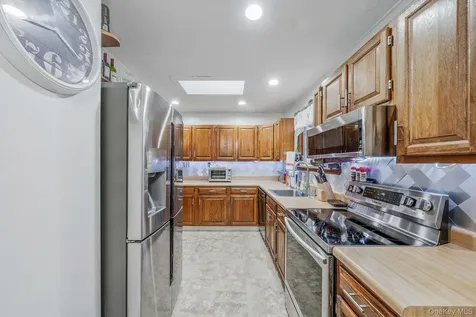 9 Barnes Road Manorville NY 11949