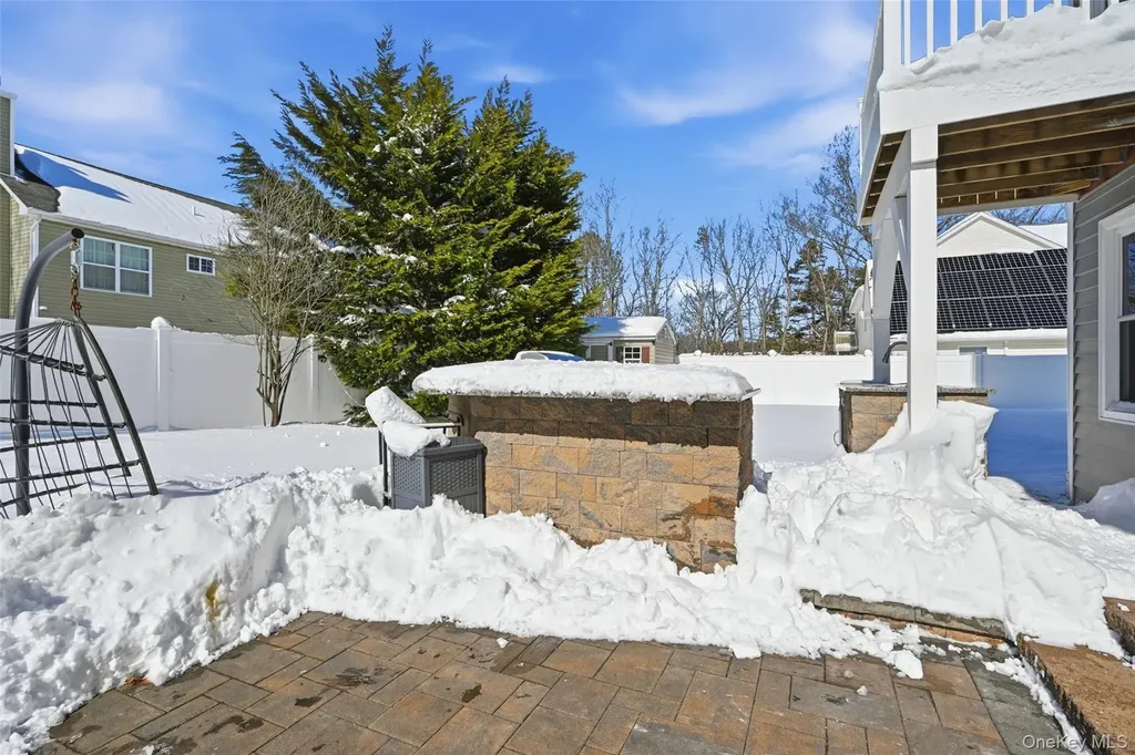 106 Park Avenue Miller Place NY 11764