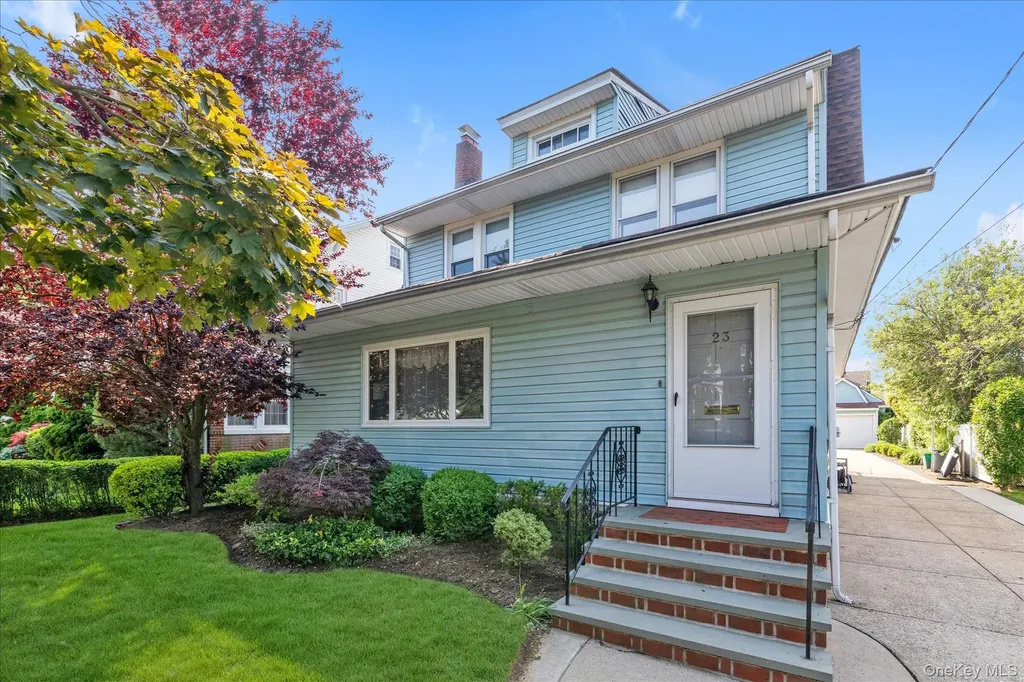 23 Thompson Place Lynbrook NY 11563