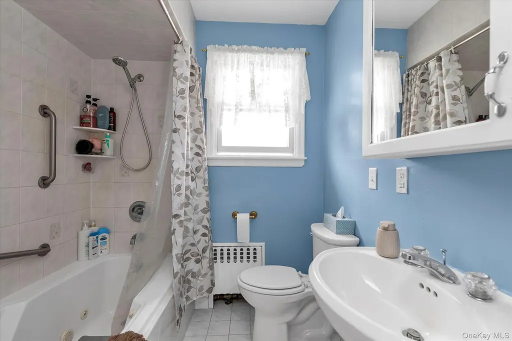 23 Thompson Place Lynbrook NY 11563