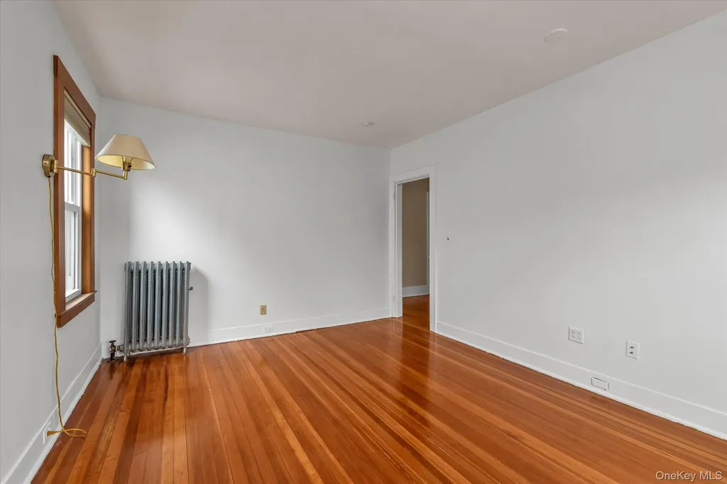 23 Thompson Place Lynbrook NY 11563