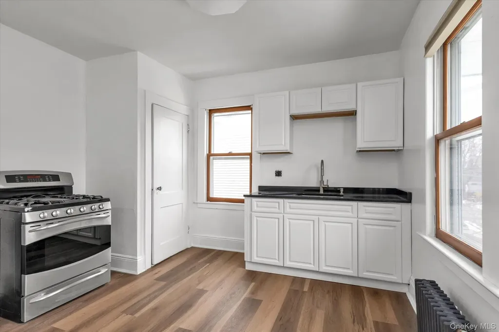 23 Thompson Place Lynbrook NY 11563