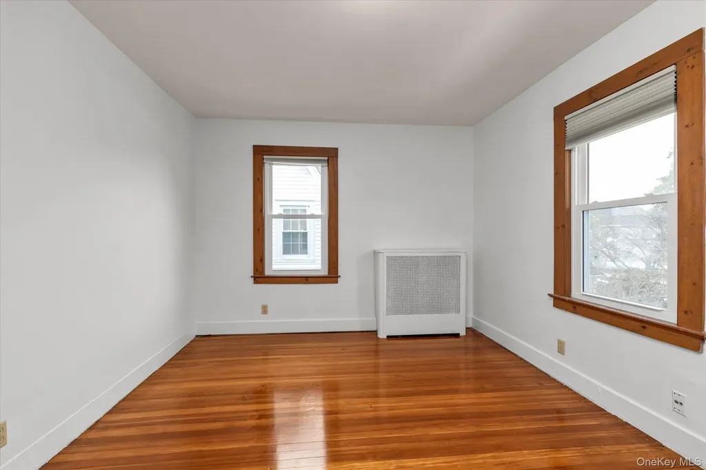 23 Thompson Place Lynbrook NY 11563