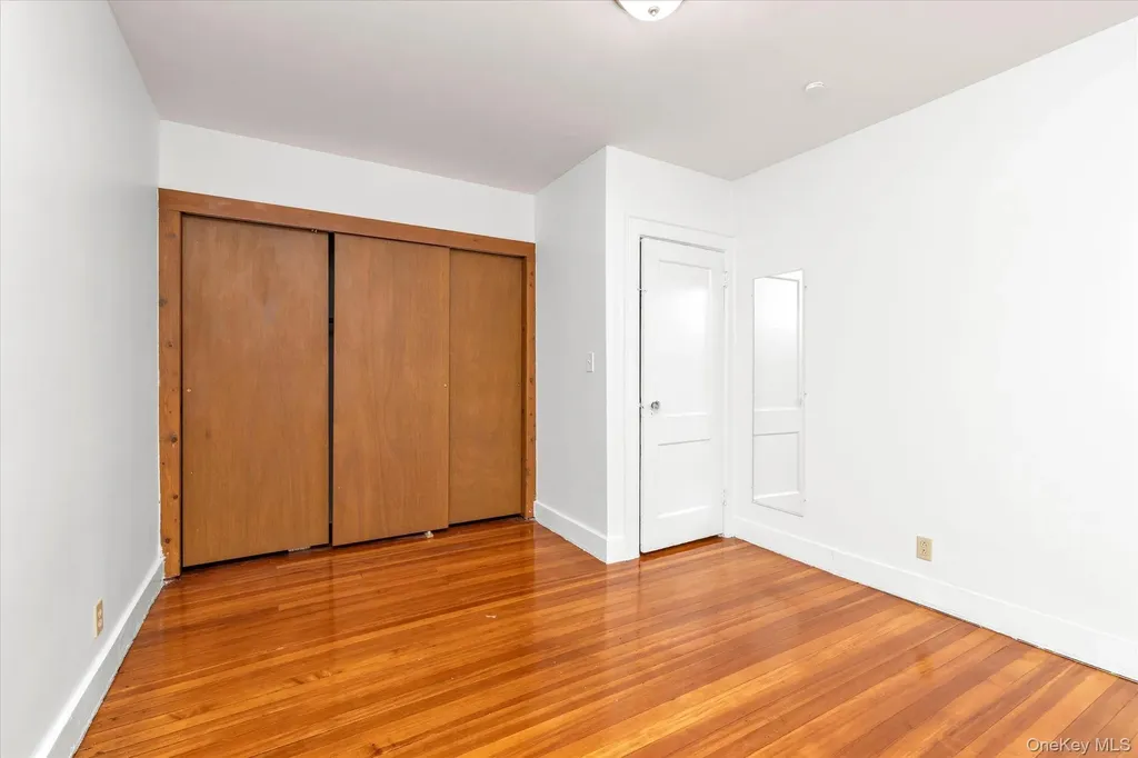 23 Thompson Place Lynbrook NY 11563