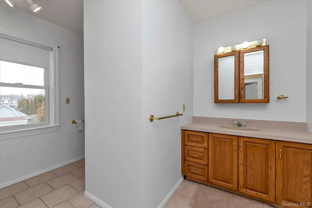 23 Thompson Place Lynbrook NY 11563