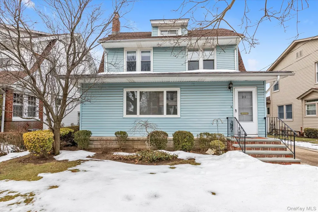23 Thompson Place Lynbrook NY 11563